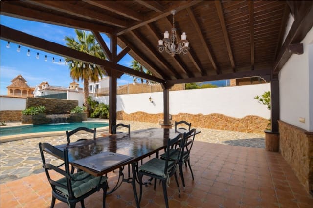 5 bedroom Villa for rent in Alhaurín el Grande with pool - € 3,300 (Ref: 9522830)