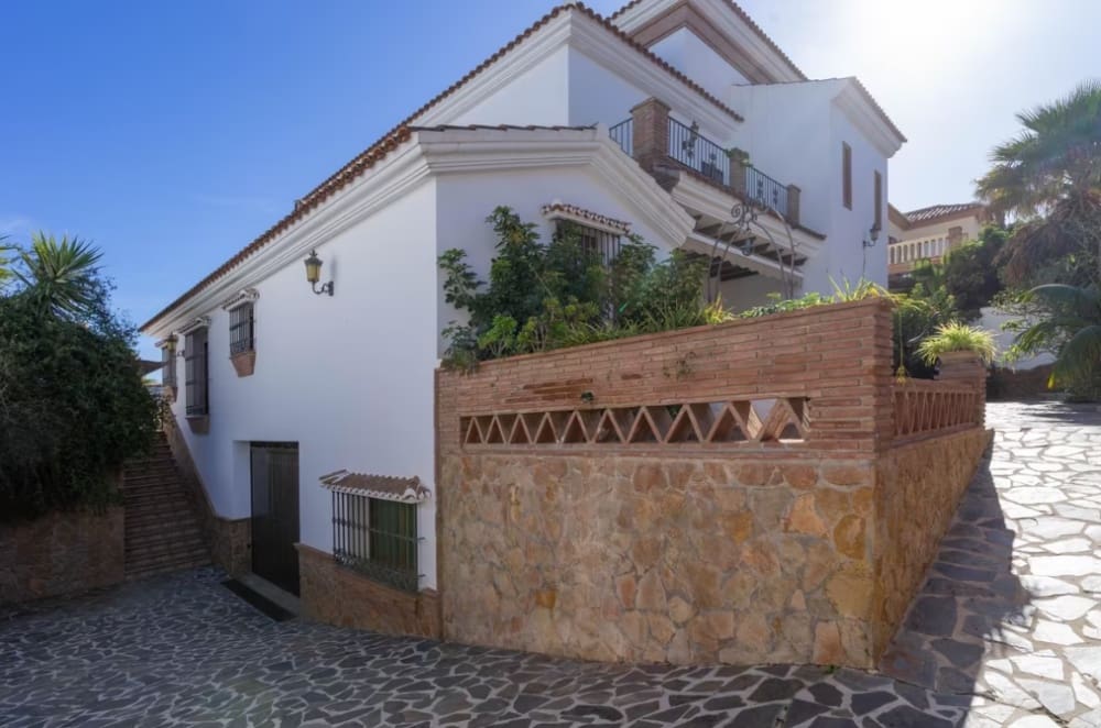 5 bedroom Villa for rent in Alhaurin el Grande with pool - € 3,300 (Ref: 9522830)