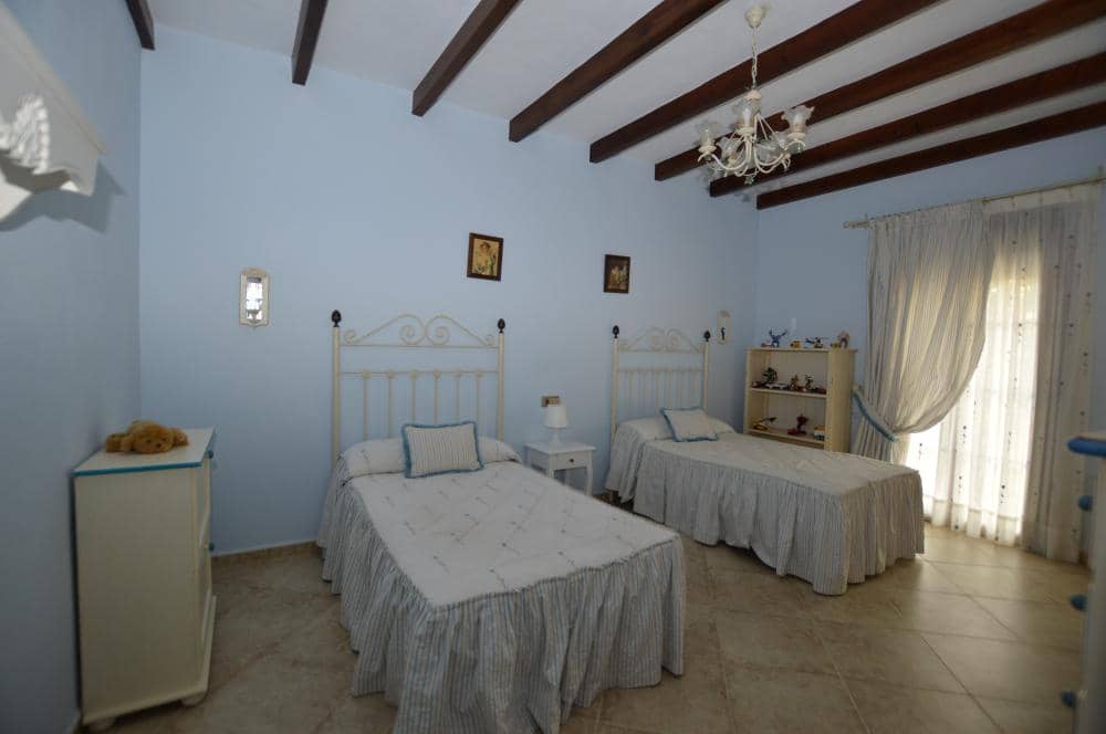 5 bedroom Villa for rent in Alhaurin el Grande with pool - € 3,300 (Ref: 9522830)