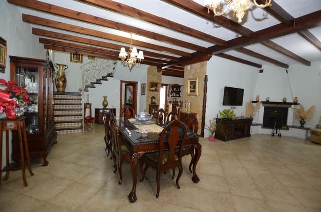 5 bedroom Villa for rent in Alhaurín el Grande with pool - € 3,300 (Ref: 9522830)