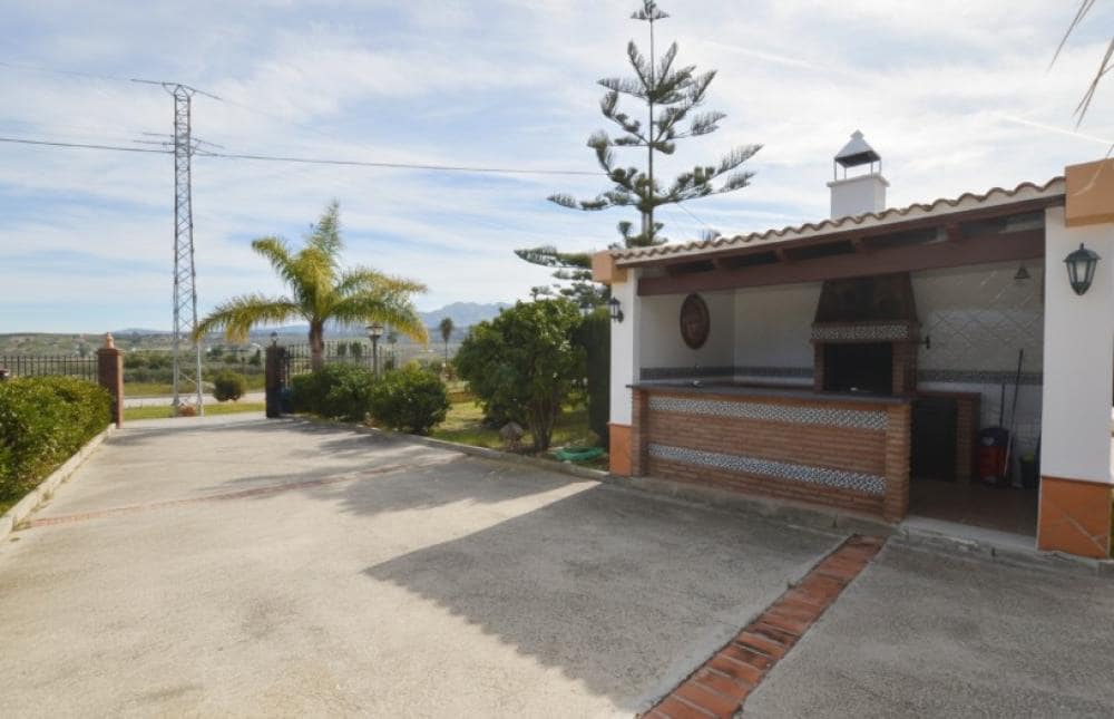 3 bedroom Villa for rent in Alhaurin el Grande with pool - € 1,800 (Ref: 9610604)