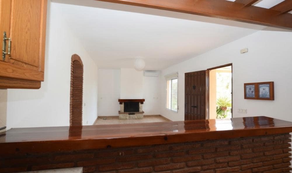 3 bedroom Villa for rent in Alhaurin el Grande with pool - € 1,800 (Ref: 9610604)