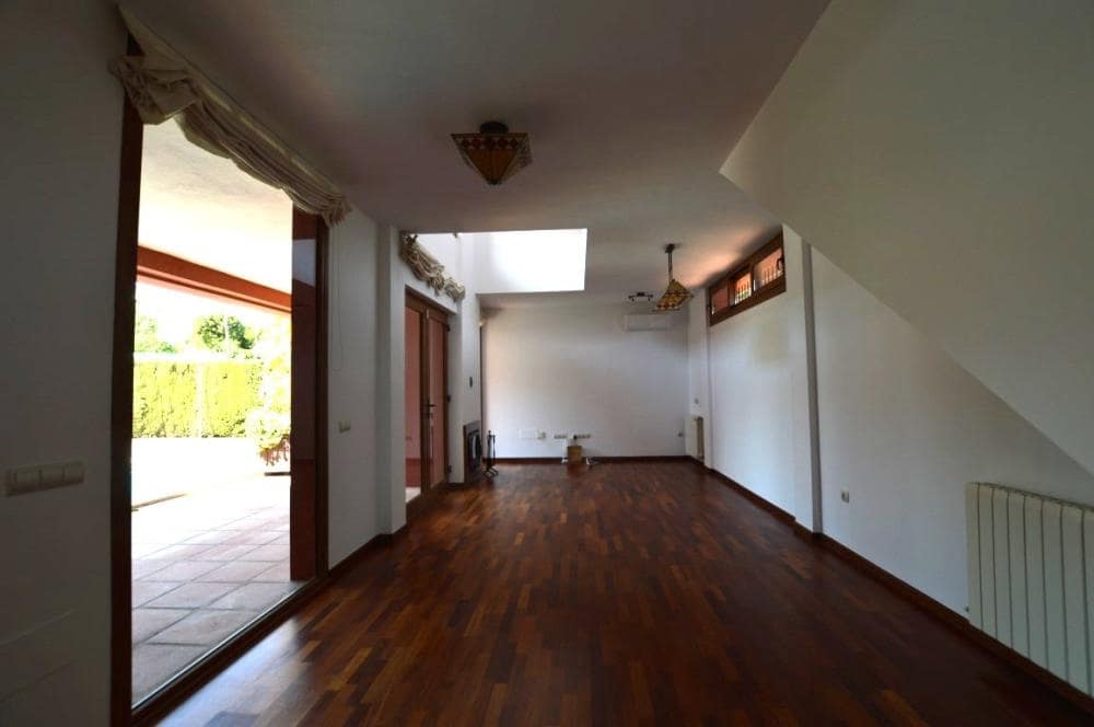 3 bedroom Villa for rent in Alhaurin de la Torre with pool - € 3,000 (Ref: 9733745)