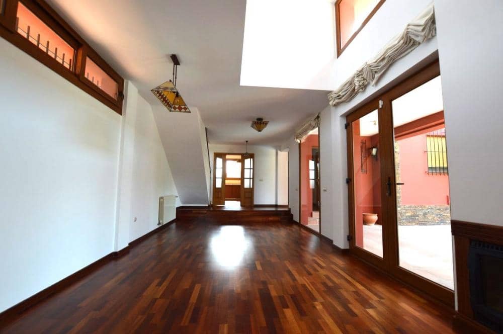 3 bedroom Villa for rent in Alhaurin de la Torre with pool - € 3,000 (Ref: 9733745)