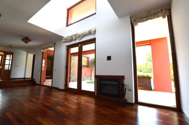 3 bedroom Villa for rent in Alhaurín de la Torre with pool - € 3,000 (Ref: 9733745)