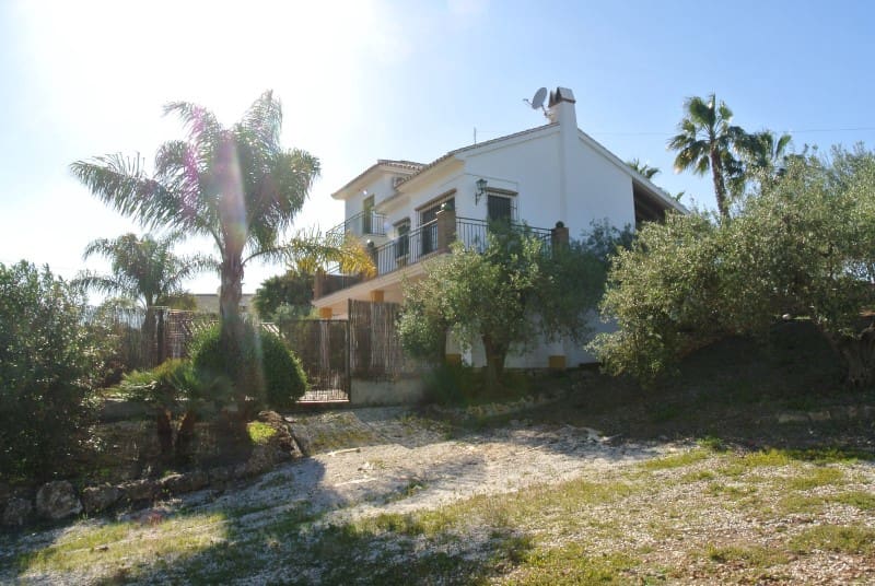 3 makuuhuone Huvila vuokrattavana paikassa Alhaurin el Grande mukana uima-altaan 
autotalli - 1 900 € (Ref: 9824118)