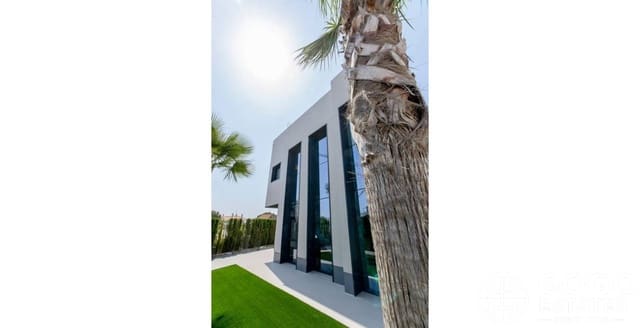 3 sypialnia Willa na sprzedaż w Campoamor, Orihuela z basenem garażem - 1 195 000 € (Ref: 10008444)