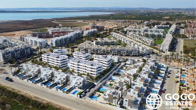 2 bedroom Penthouse for sale in El Raso, Guardamar del Segura with pool - € 375,000 (Ref: 10008474)