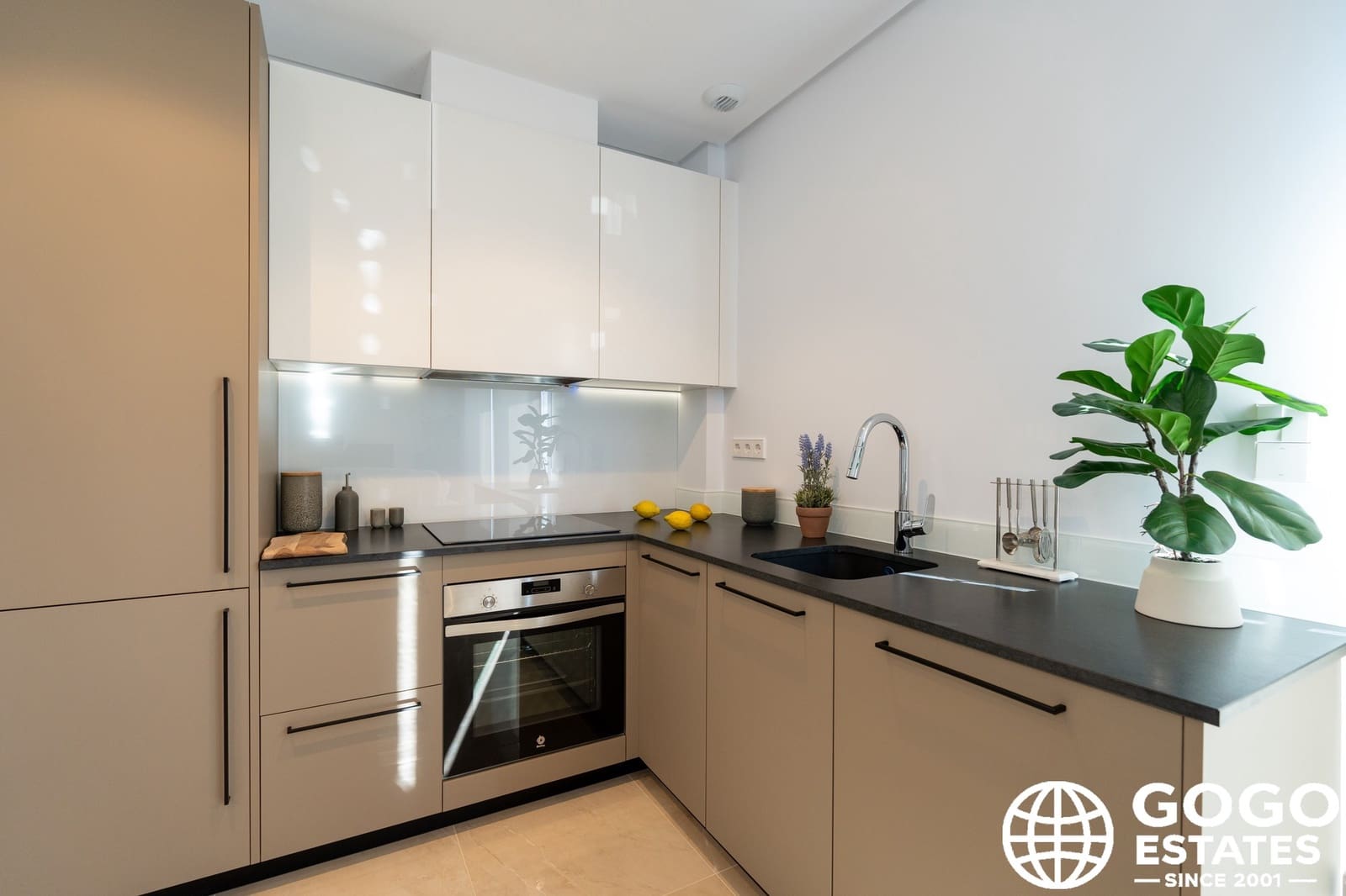 3 sypialnia Dom szeregowy na sprzedaż w Elche / Elx z basenem garażem - 459 000 € (Ref: 10008641)