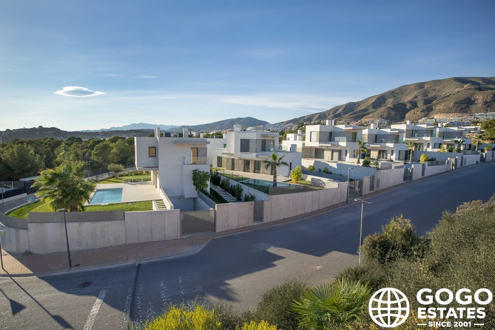 Chalet de 4 habitaciones en Finestrat en venta con piscina garaje - 895.000 € (Ref: 10008662)