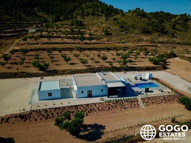 3 soveværelse Villa til salg i Hondon de las Nieves med swimmingpool - € 410.000 (Ref: 10008664)