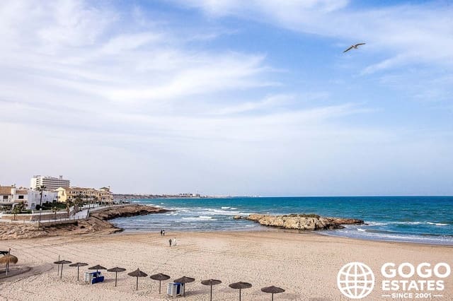 Chalet de 3 habitaciones en La Zenia, Orihuela en venta con piscina - 892.000 € (Ref: 10008691)