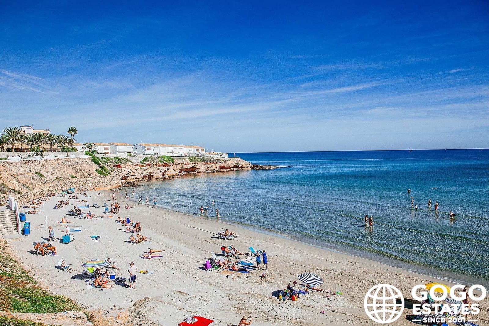 Chalet de 3 habitaciones en La Zenia en venta con piscina - 892.000 € (Ref: 10008691)