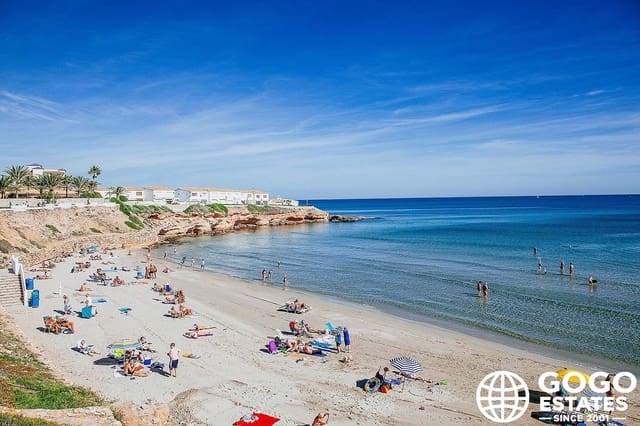 Chalet de 3 habitaciones en La Zenia, Orihuela en venta con piscina - 892.000 € (Ref: 10008691)