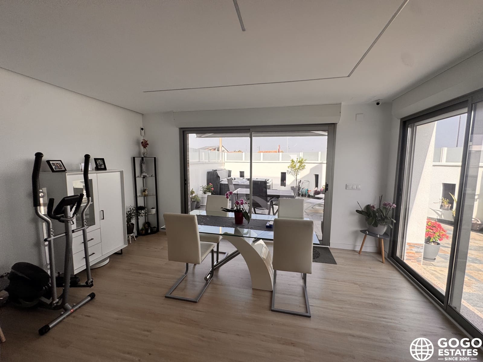 Pareado de 3 habitaciones en Santiago de la Ribera en venta con piscina garaje - 290.000 € (Ref: 10011072)