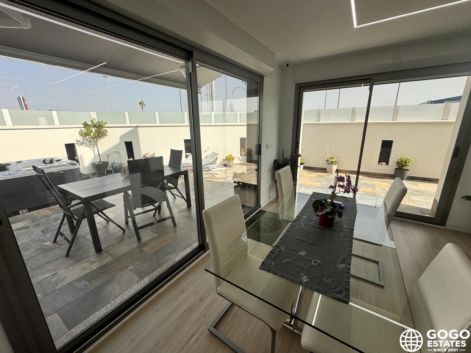 Pareado de 3 habitaciones en Santiago de la Ribera en venta con piscina garaje - 290.000 € (Ref: 10011072)