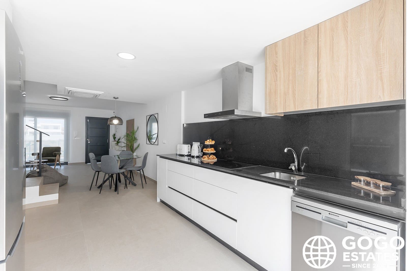 4 soverom Kjedet enebolig til salgs i Rafal med svømmebasseng garasje - € 269 000 (Ref: 10164441)