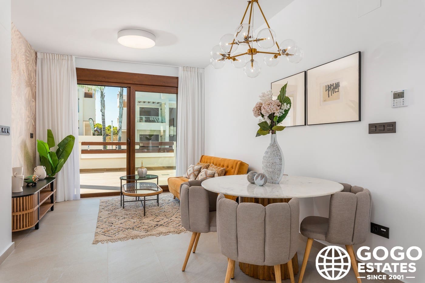 2 soveværelse Bungalow til salg i Torrevieja med swimmingpool garage - € 300.000 (Ref: 10164449)
