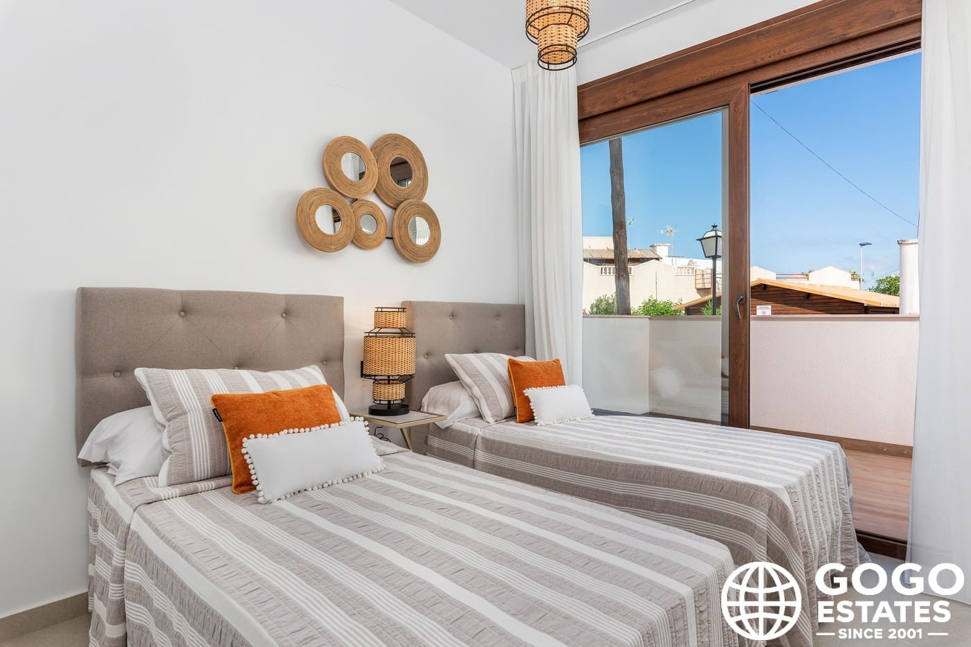 2 soveværelse Bungalow til salg i Torrevieja med swimmingpool garage - € 300.000 (Ref: 10164449)