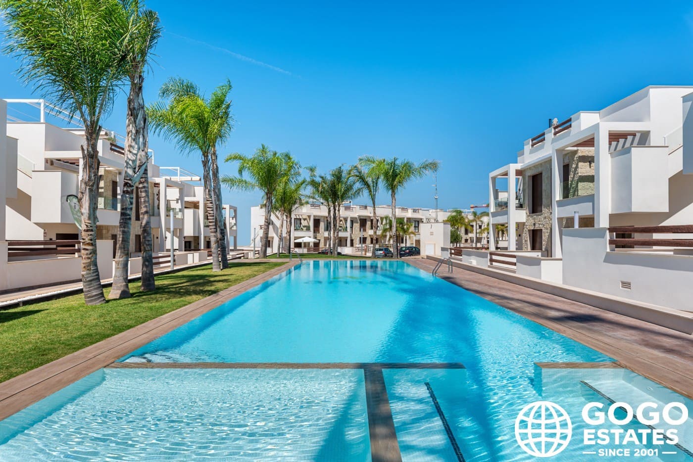 2 soveværelse Bungalow til salg i Torrevieja med swimmingpool garage - € 300.000 (Ref: 10164449)