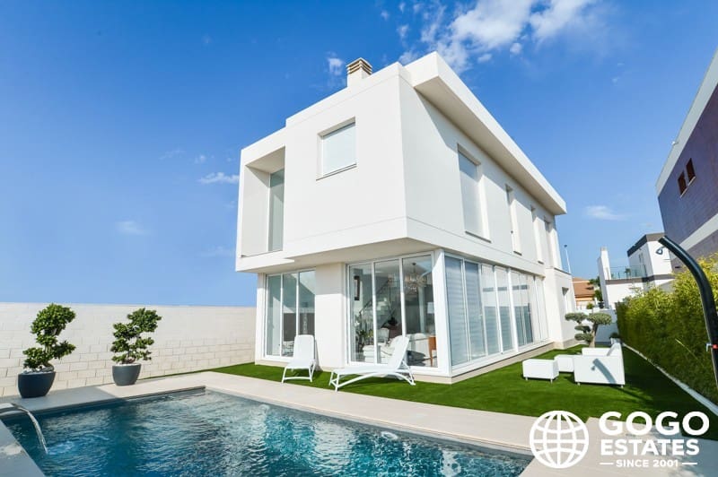 4 bedroom Villa for sale in Gran Alacant with pool - € 805,000 (Ref: 10164497)
