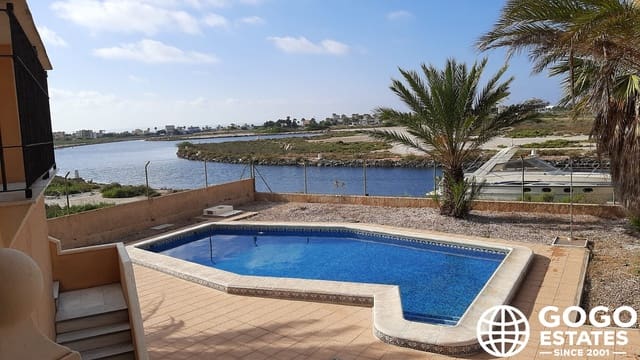 3 makuuhuone Rivitalo myytävänä paikassa La Manga del Mar Menor mukana uima-altaan 
autotalli - 780 000 € (Ref: 10164537)