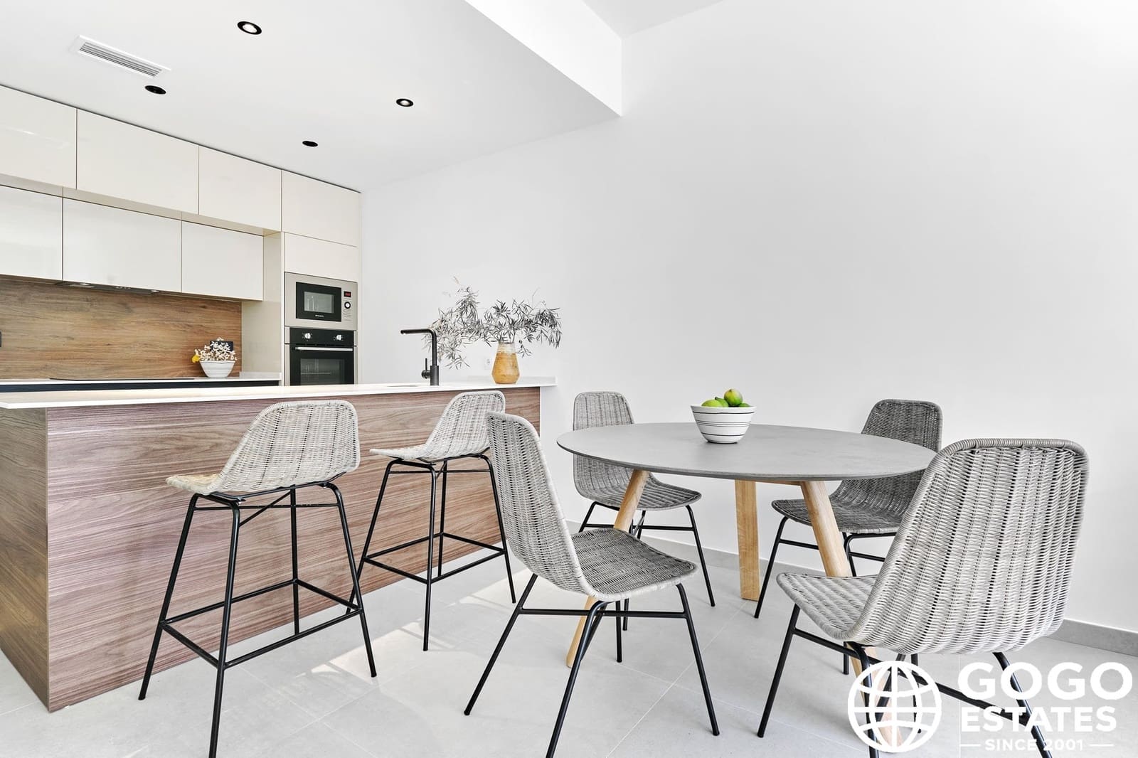 Bungalow de 2 habitaciones en Torrevieja en venta con piscina garaje - 380.000 € (Ref: 10164661)