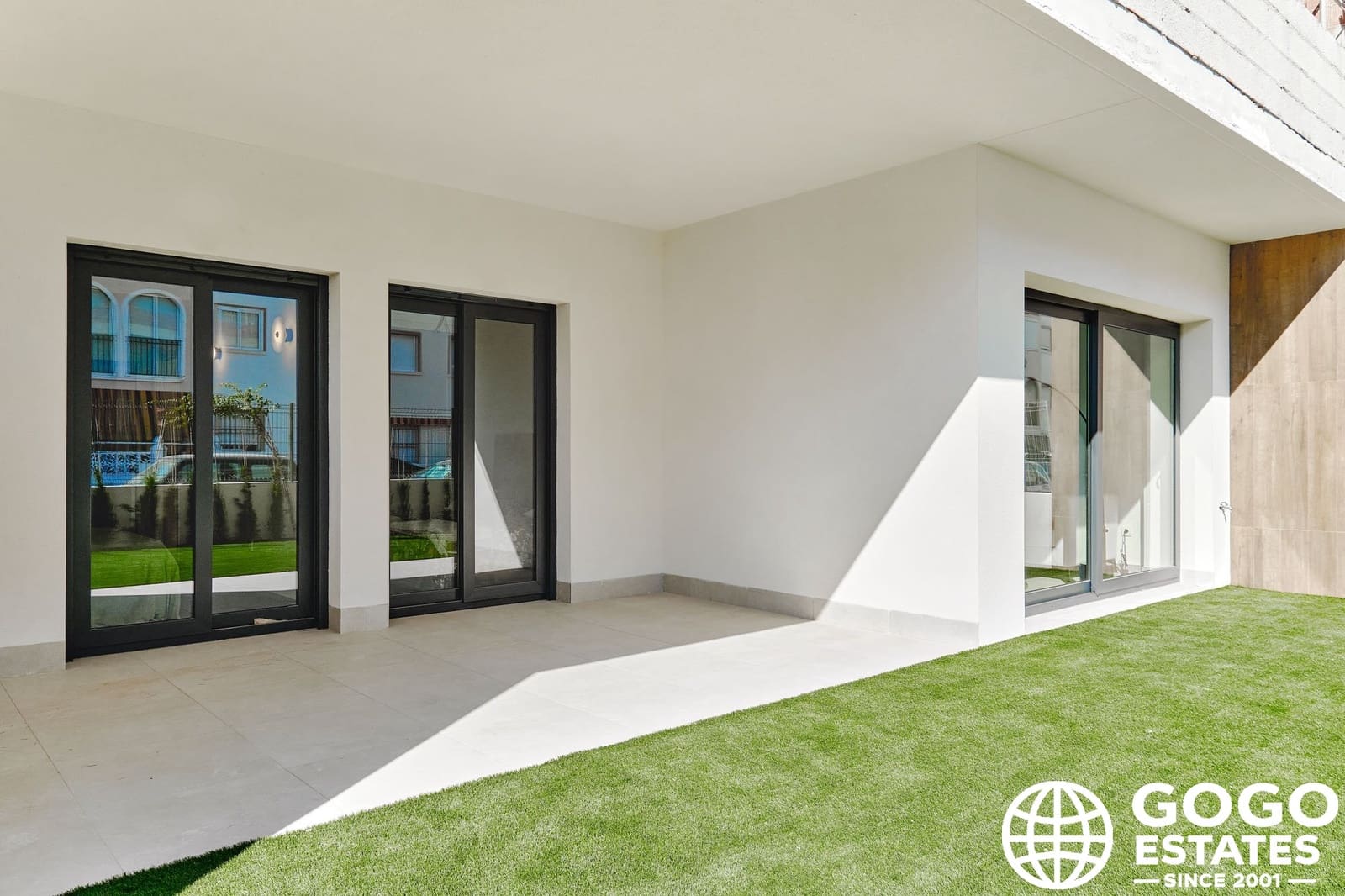 Bungalow de 2 habitaciones en Torrevieja en venta con piscina garaje - 380.000 € (Ref: 10164661)