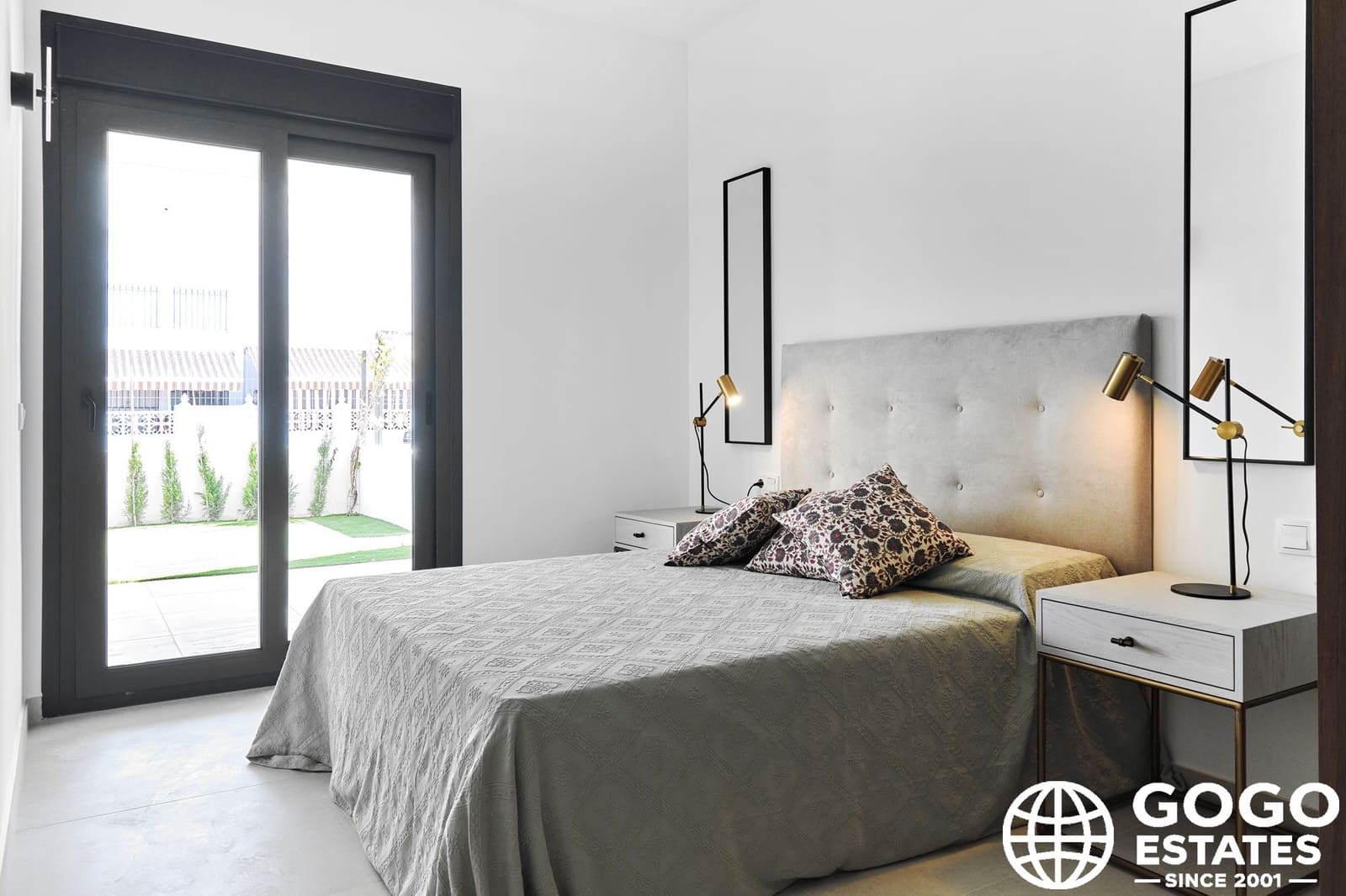 Bungalow de 2 habitaciones en Torrevieja en venta con piscina garaje - 380.000 € (Ref: 10164661)