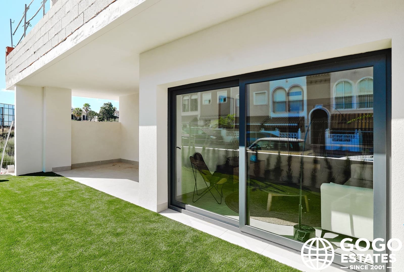 Bungalow de 2 habitaciones en Torrevieja en venta con piscina garaje - 380.000 € (Ref: 10164661)