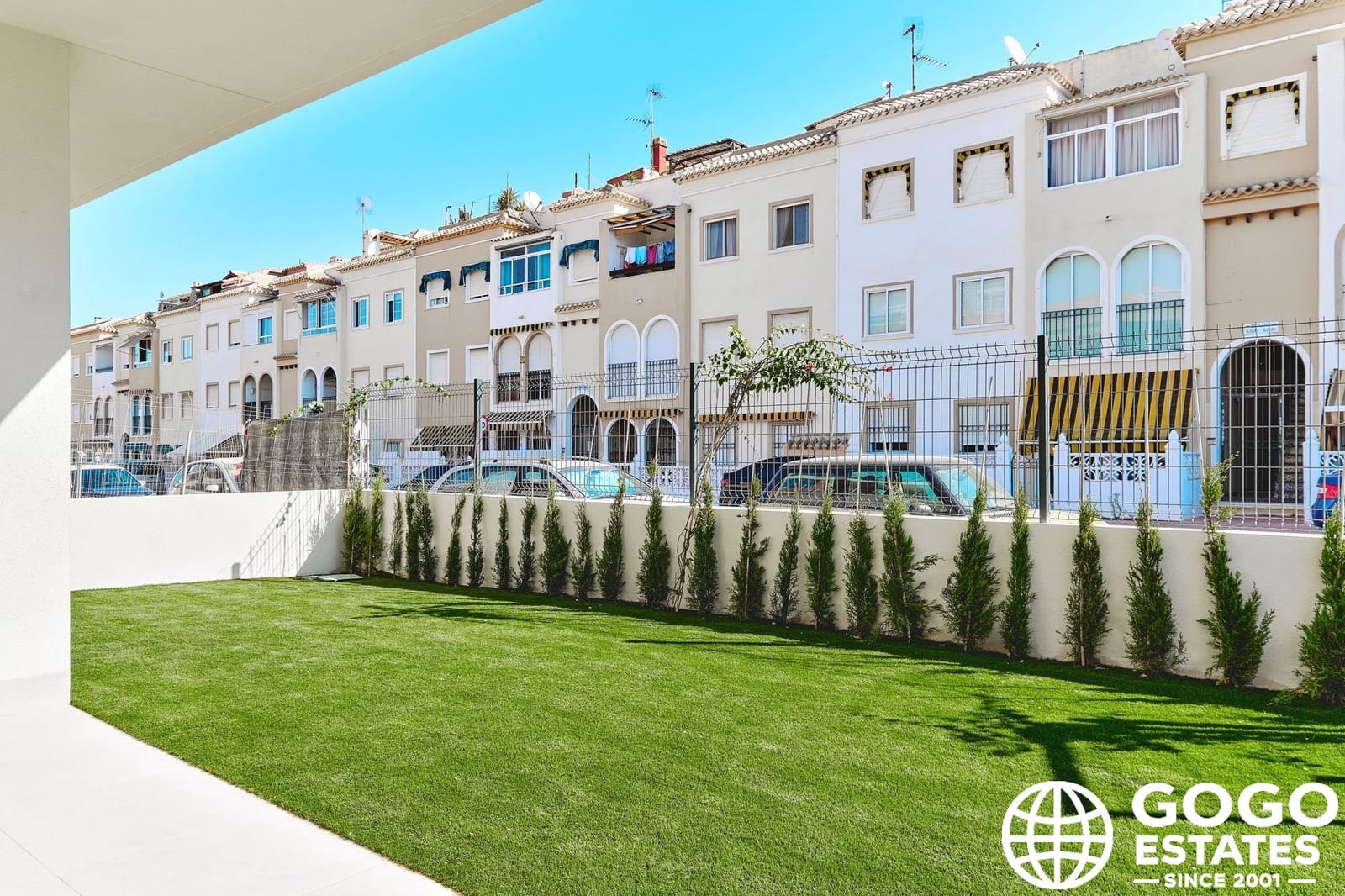 Bungalow de 2 habitaciones en Torrevieja en venta con piscina garaje - 380.000 € (Ref: 10164661)