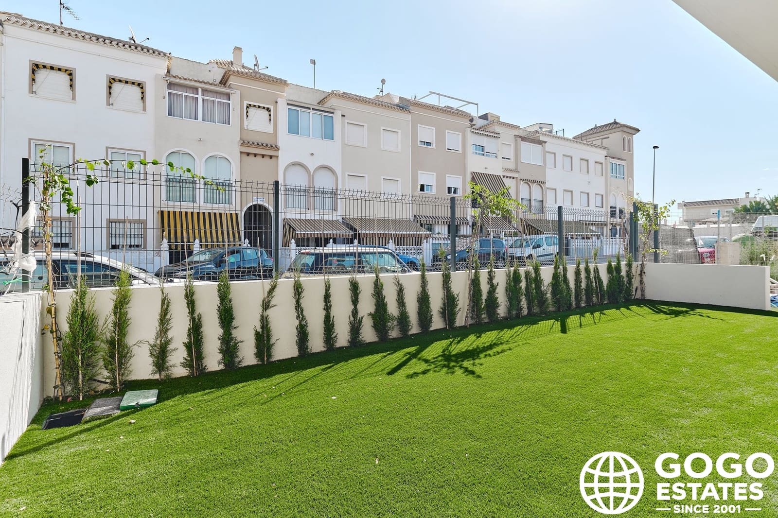 Bungalow de 2 habitaciones en Torrevieja en venta con piscina garaje - 380.000 € (Ref: 10164661)