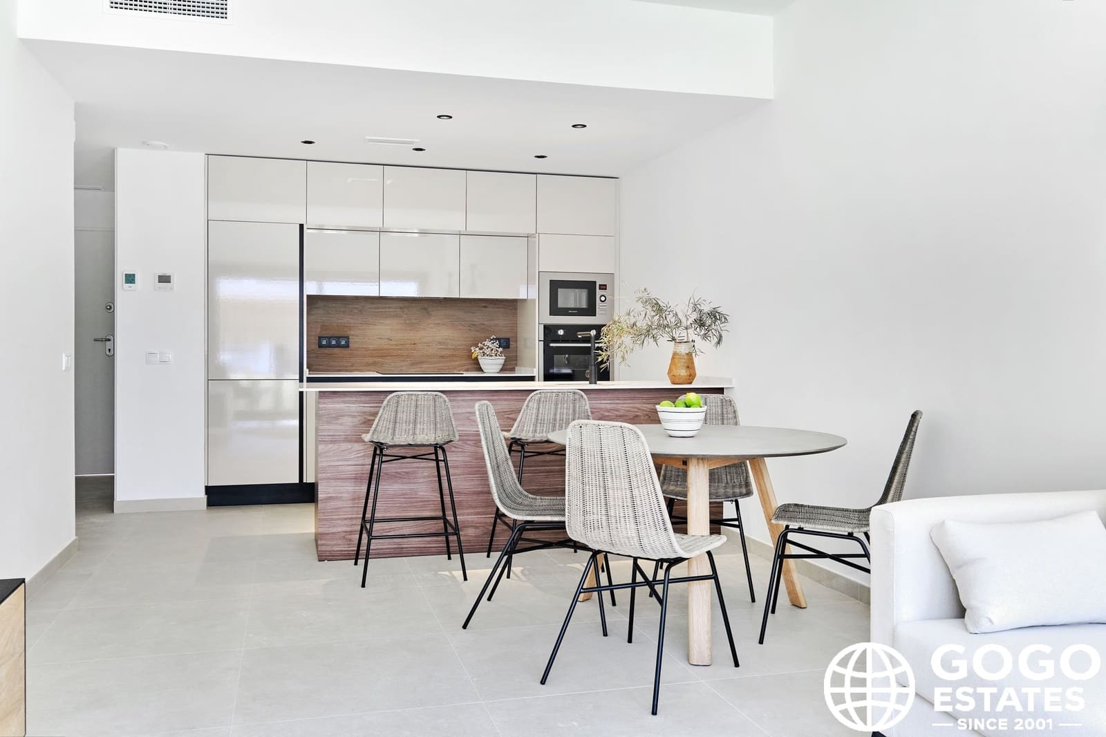 Bungalow de 2 habitaciones en Torrevieja en venta con piscina garaje - 380.000 € (Ref: 10164661)