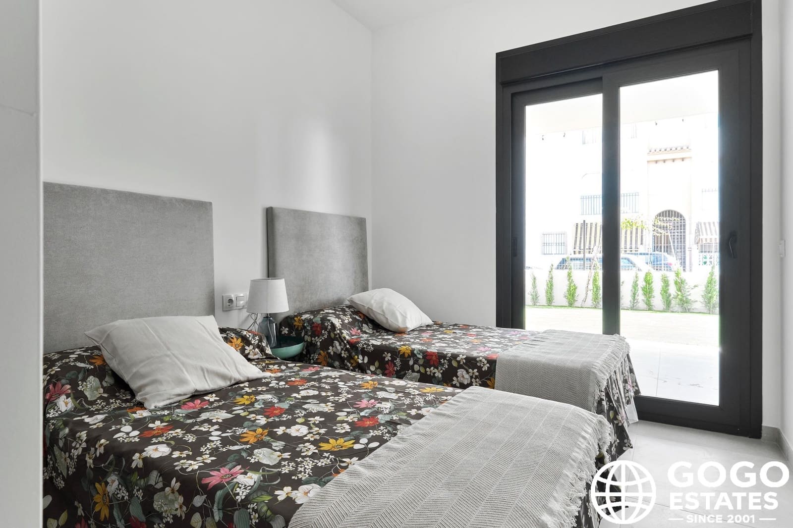 Bungalow de 2 habitaciones en Torrevieja en venta con piscina garaje - 380.000 € (Ref: 10164661)