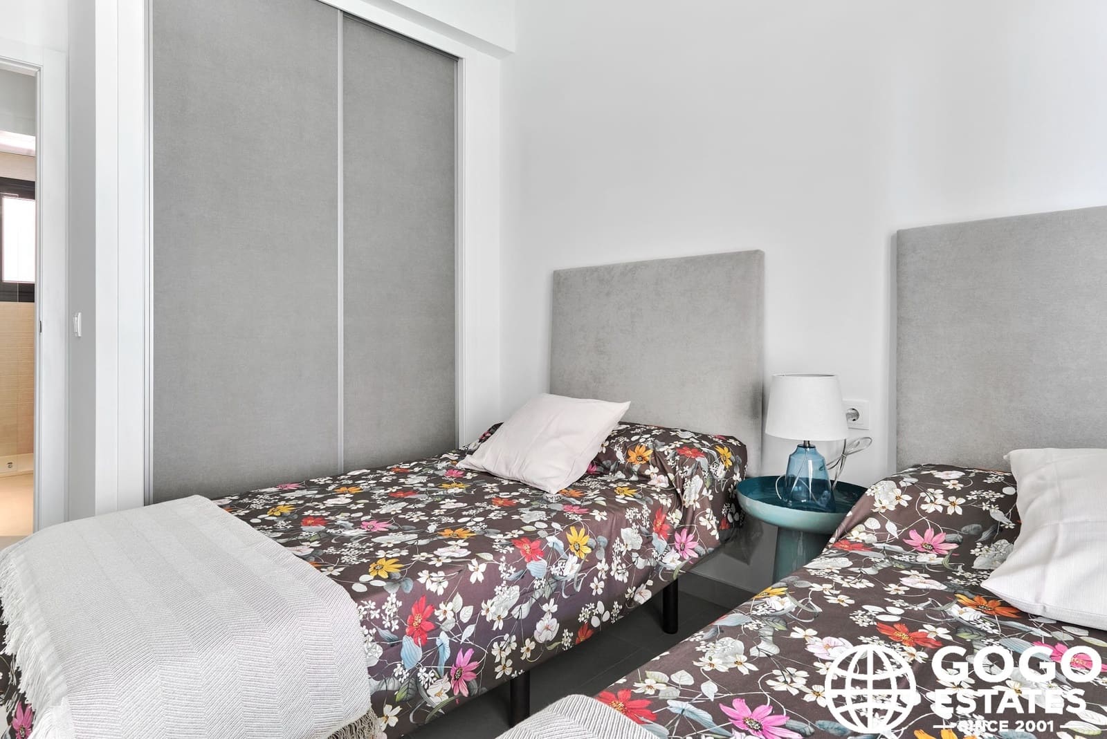 Bungalow de 2 habitaciones en Torrevieja en venta con piscina garaje - 380.000 € (Ref: 10164661)