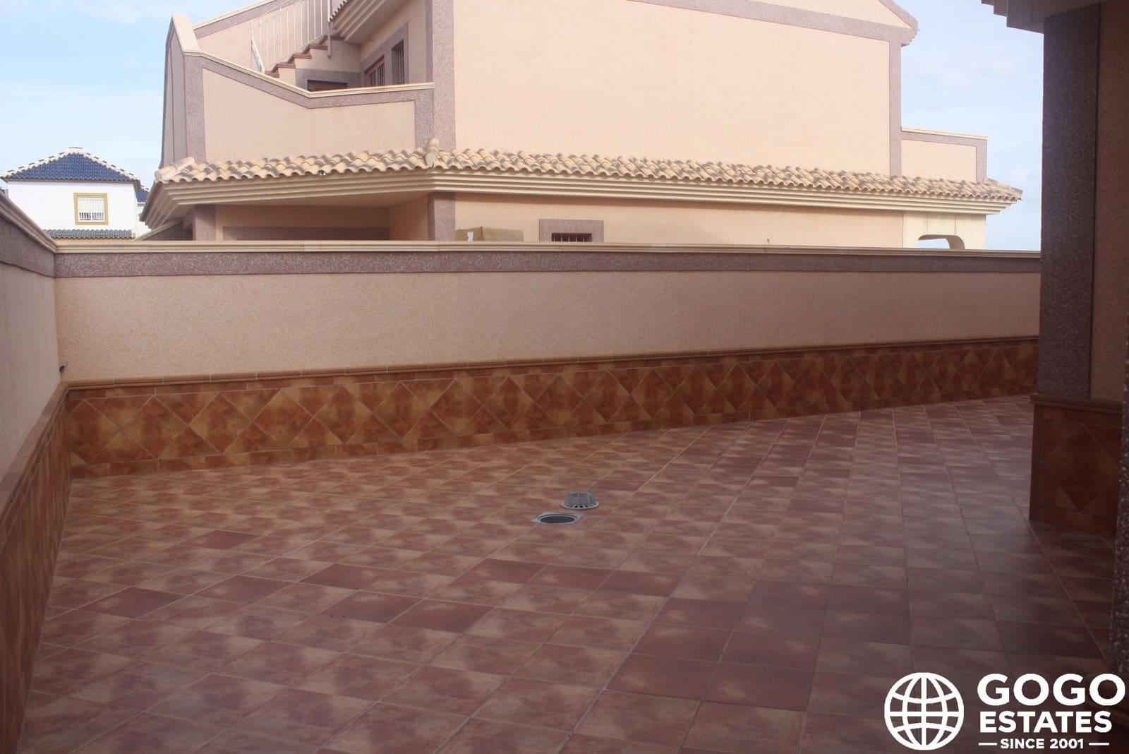 2 soverom Kjedet enebolig til salgs i Torrevieja med svømmebasseng garasje - € 330 000 (Ref: 9970912)