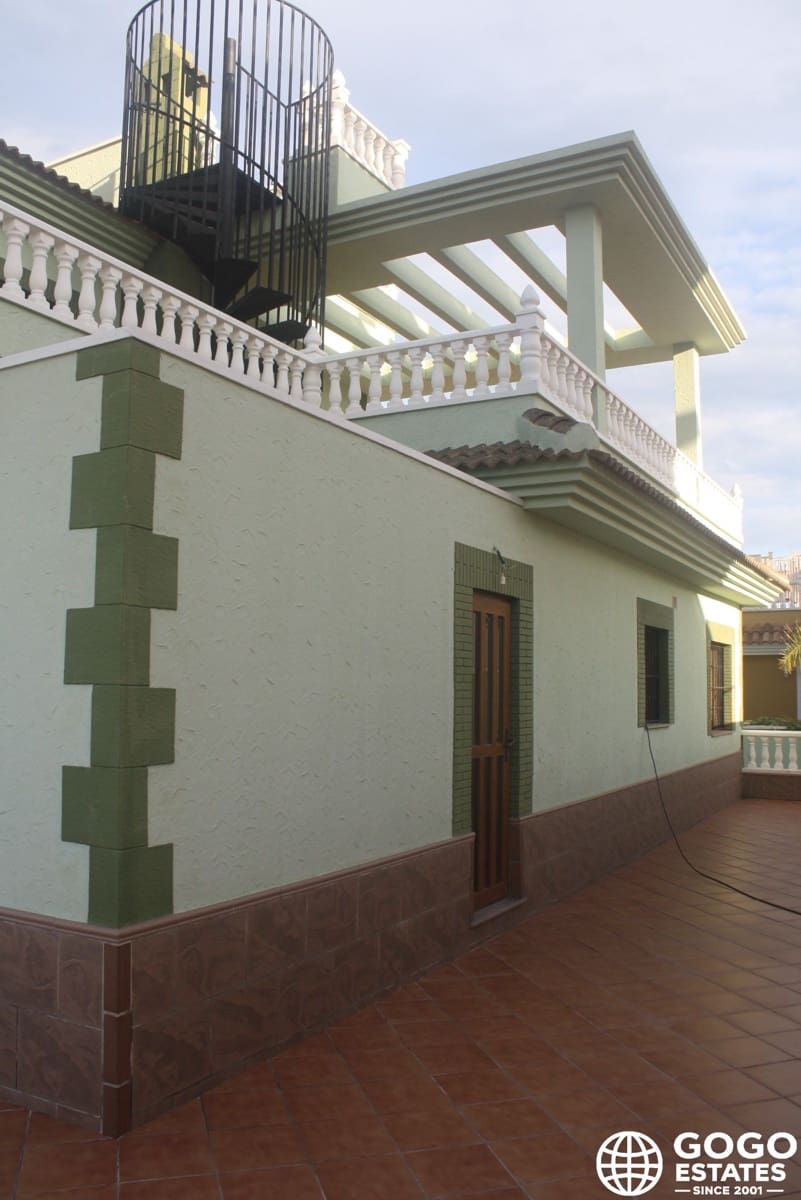 3 bedroom Villa for sale in Torrevieja with pool - € 550,000 (Ref: 9971002)