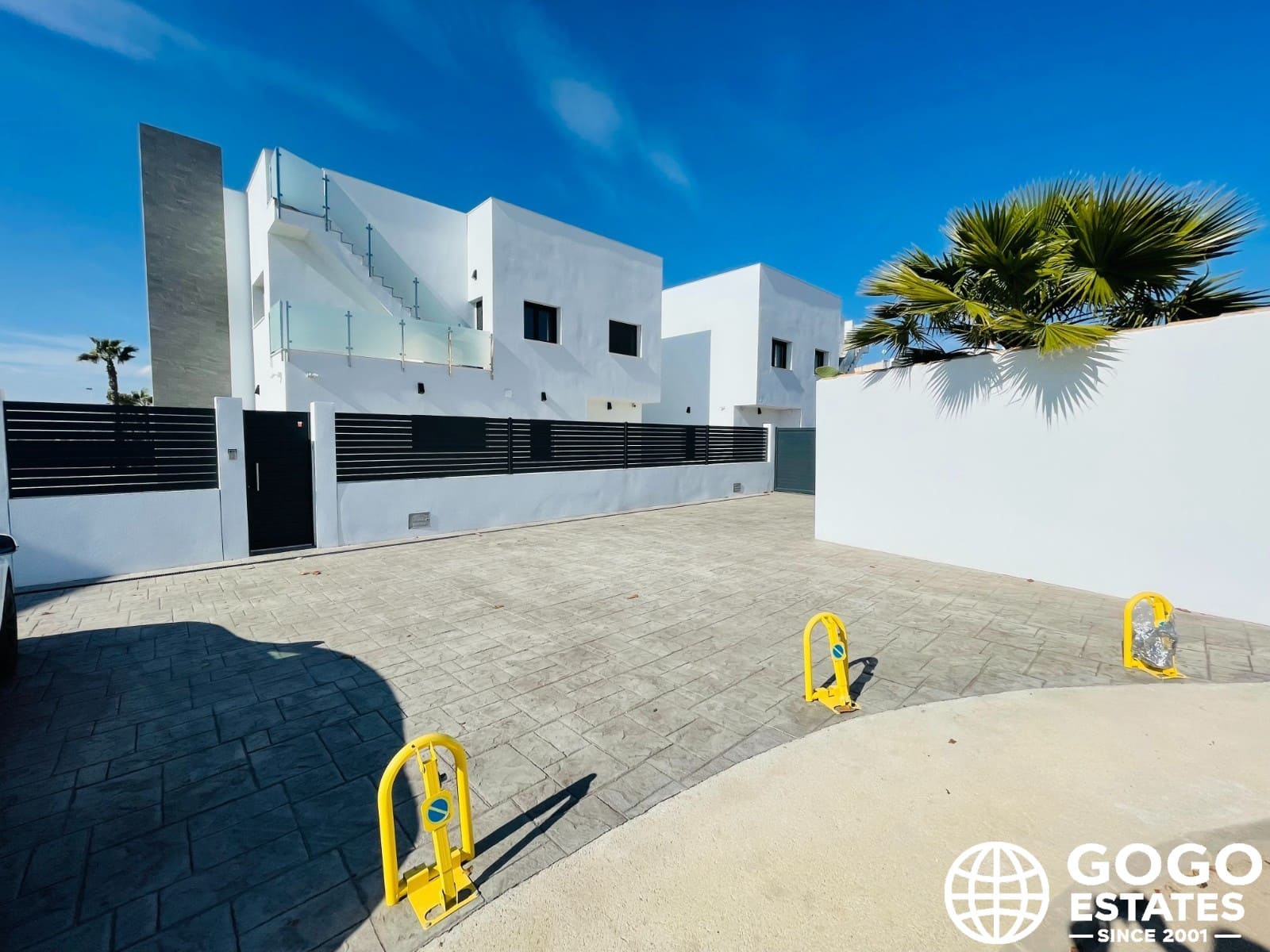 5 bedroom Villa for sale in Torrevieja with pool - € 1,200,000 (Ref: 9971049)