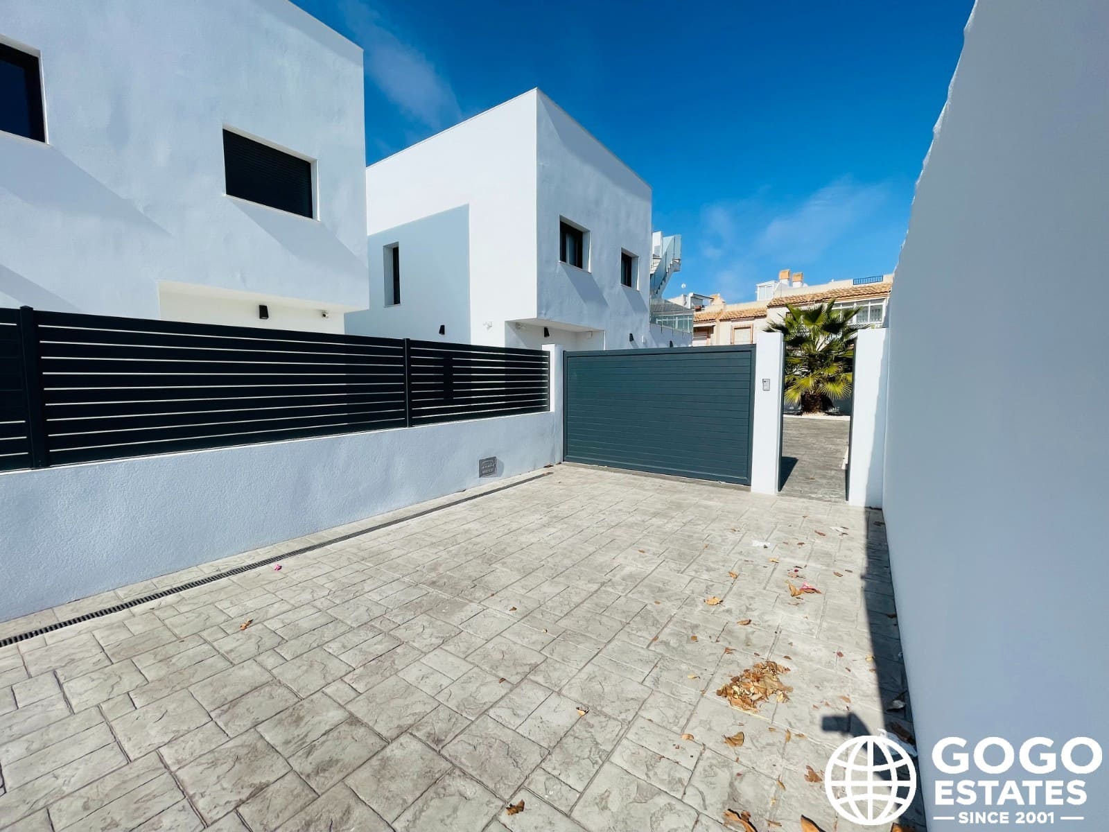 5 bedroom Villa for sale in Torrevieja with pool - € 1,200,000 (Ref: 9971049)
