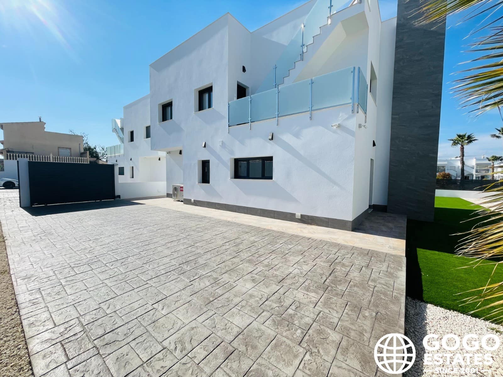 5 bedroom Villa for sale in Torrevieja with pool - € 1,200,000 (Ref: 9971049)