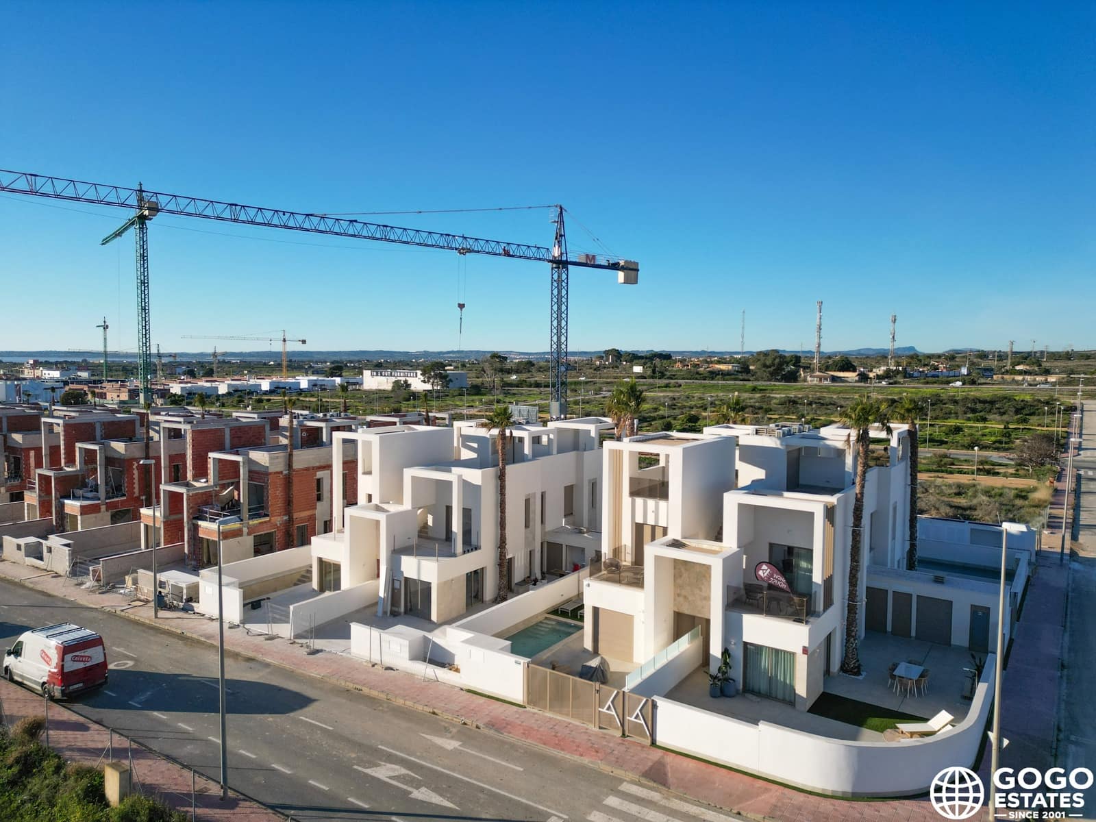 3 soverom Hus til salgs i Los Alcazares med svømmebasseng - € 469 000 (Ref: 9971053)