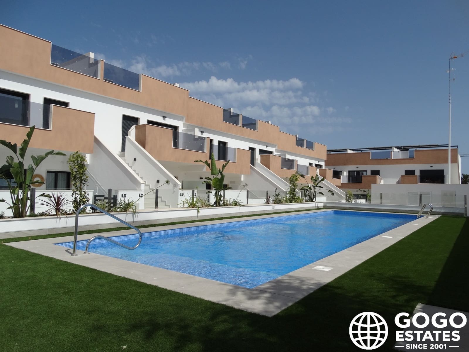 3 slaapkamer Bungalow te koop in Pilar de la Horadada met zwembad - € 305.000 (Ref: 9971076)