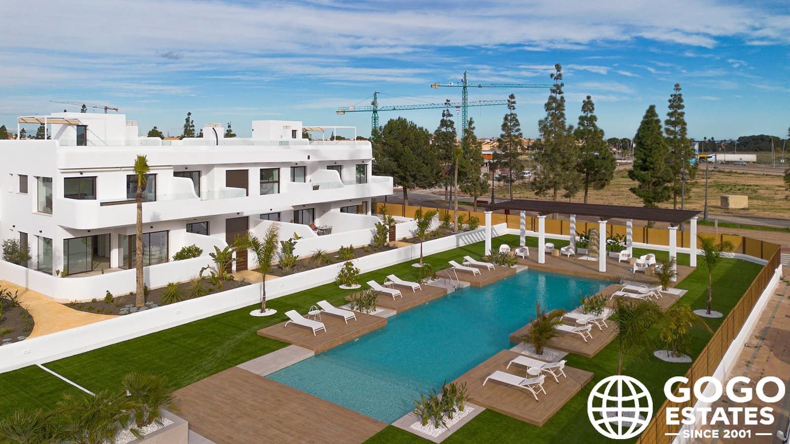 2 soveværelse Lejlighed til salg i Los Alcazares med swimmingpool - € 279.900 (Ref: 9971196)