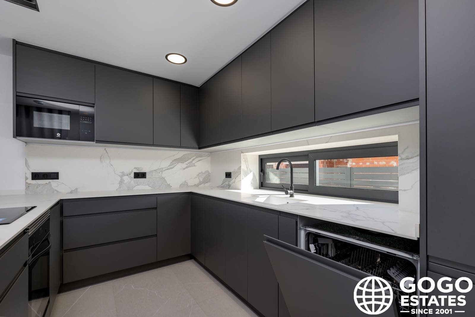 3 slaapkamer Villa te koop in Torrevieja met zwembad - € 585.000 (Ref: 9971226)
