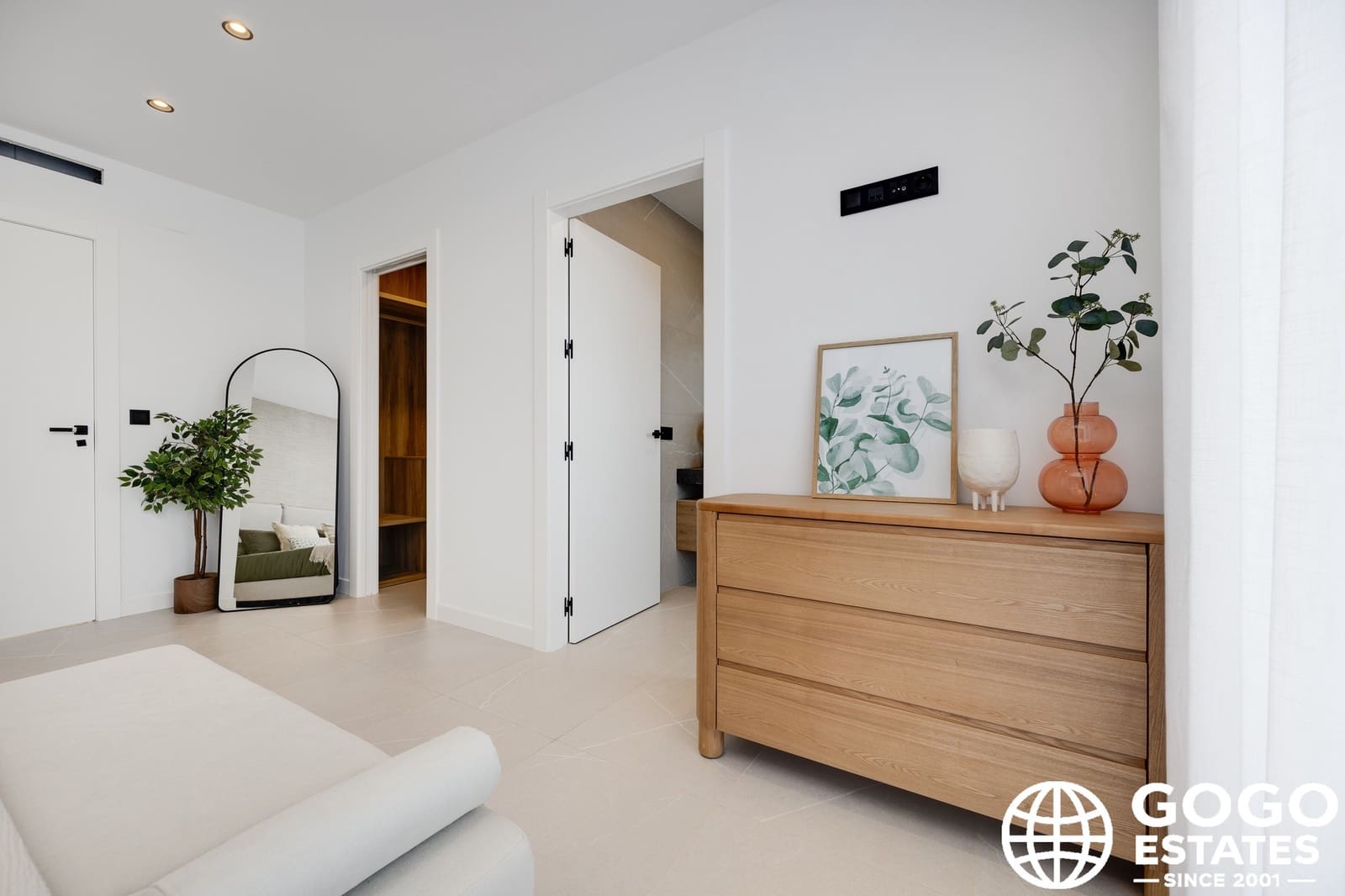 3 slaapkamer Villa te koop in Torrevieja met zwembad - € 585.000 (Ref: 9971226)