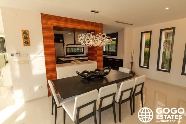 3 soveværelse Villa til salg i La Veleta, Torrevieja med swimmingpool garage - € 1.630.000 (Ref: 9971311)