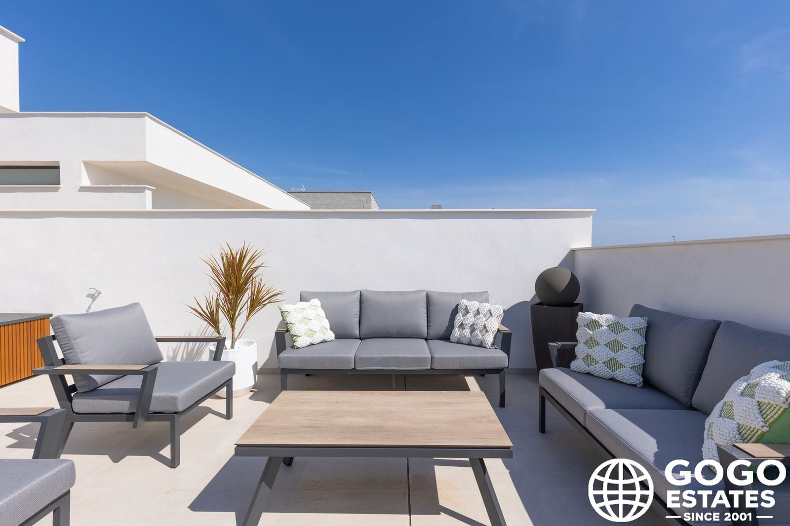 Chalet de 3 habitaciones en Los Alcázares en venta con piscina - 489.000 € (Ref: 9971352)