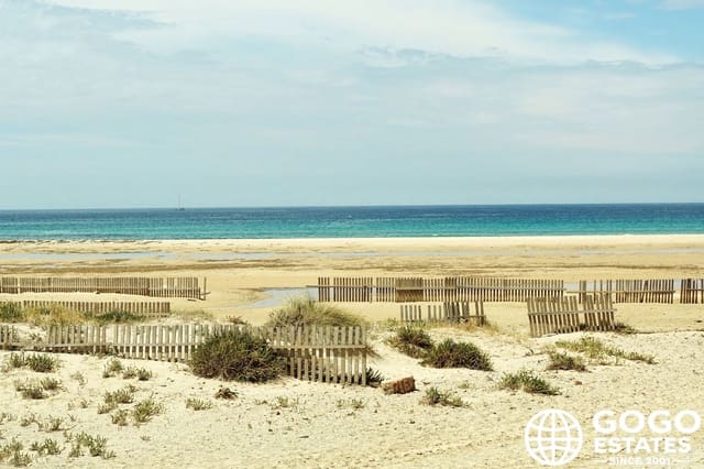 2 soverom Leilighet til salgs i La Manga del Mar Menor med svømmebasseng garasje - € 263 000 (Ref: 9971357)