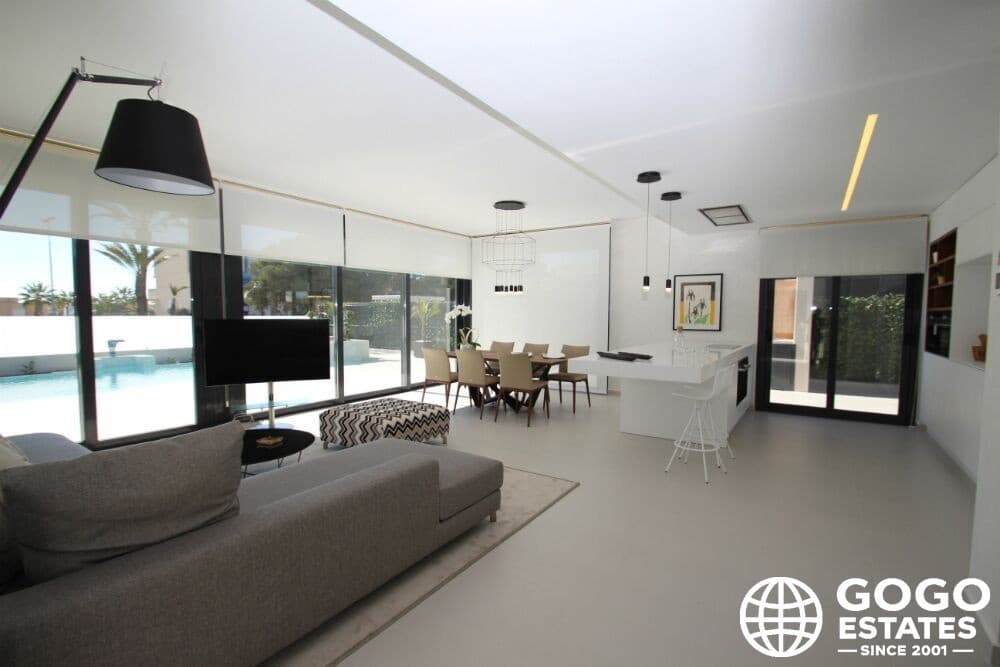 4 quarto Moradia para venda em San Miguel de Salinas com piscina garagem - 1 250 000 € (Ref: 9971362)