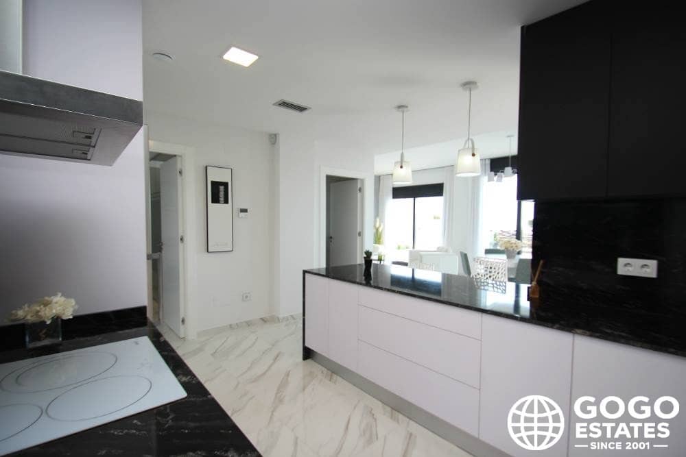 4 quarto Moradia para venda em San Miguel de Salinas com piscina garagem - 1 250 000 € (Ref: 9971362)